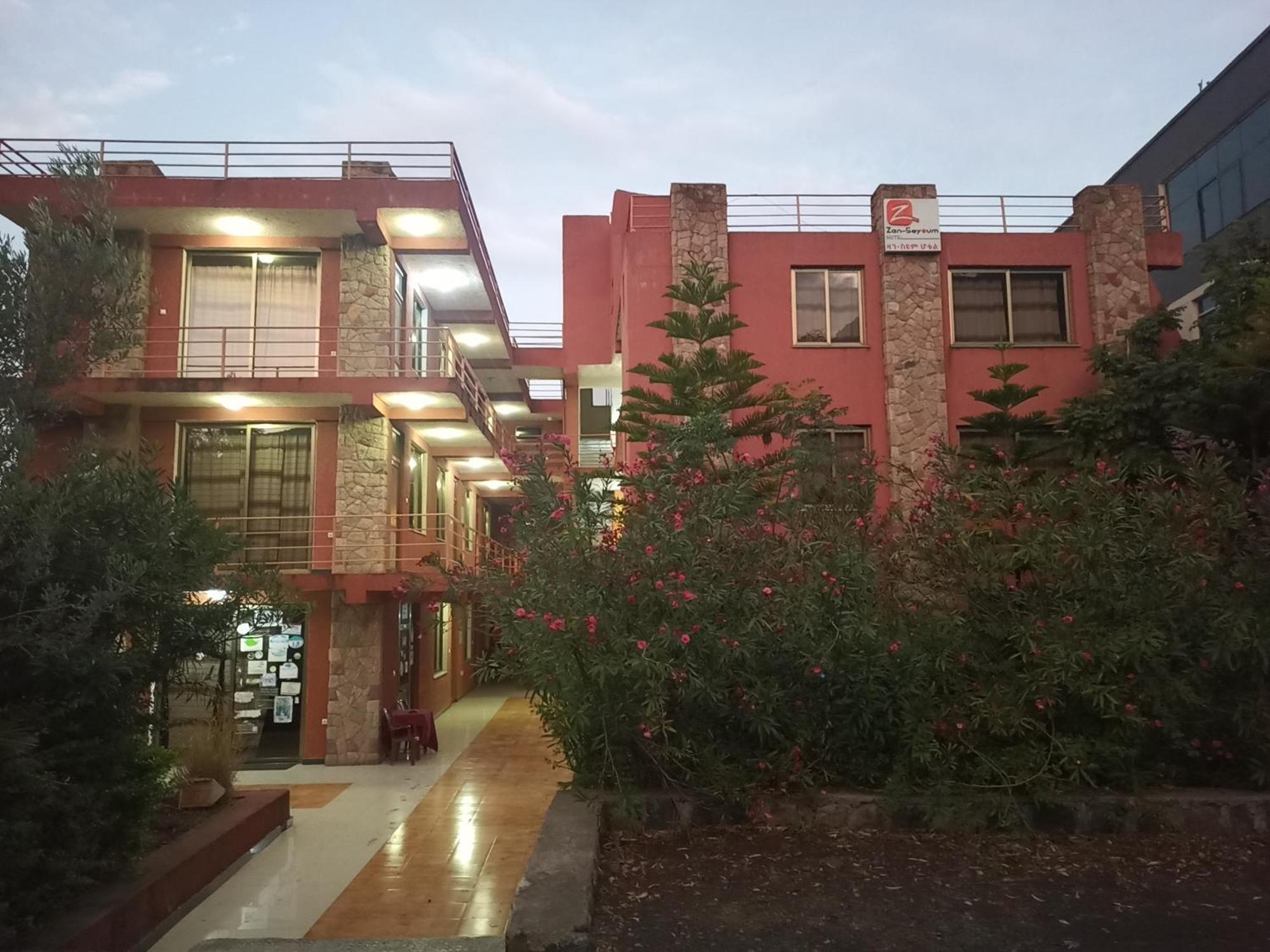 Zan-Seyoum Hotel - Лалібела Екстер'єр фото